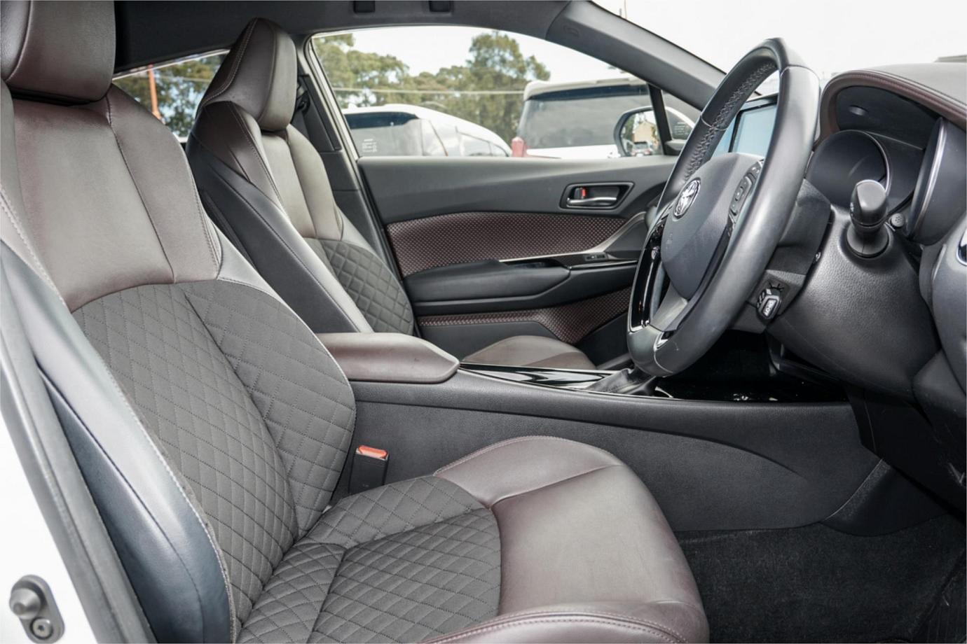 2018 TOYOTA C-HR G TWO TONE (HYBRID) Exterior 25