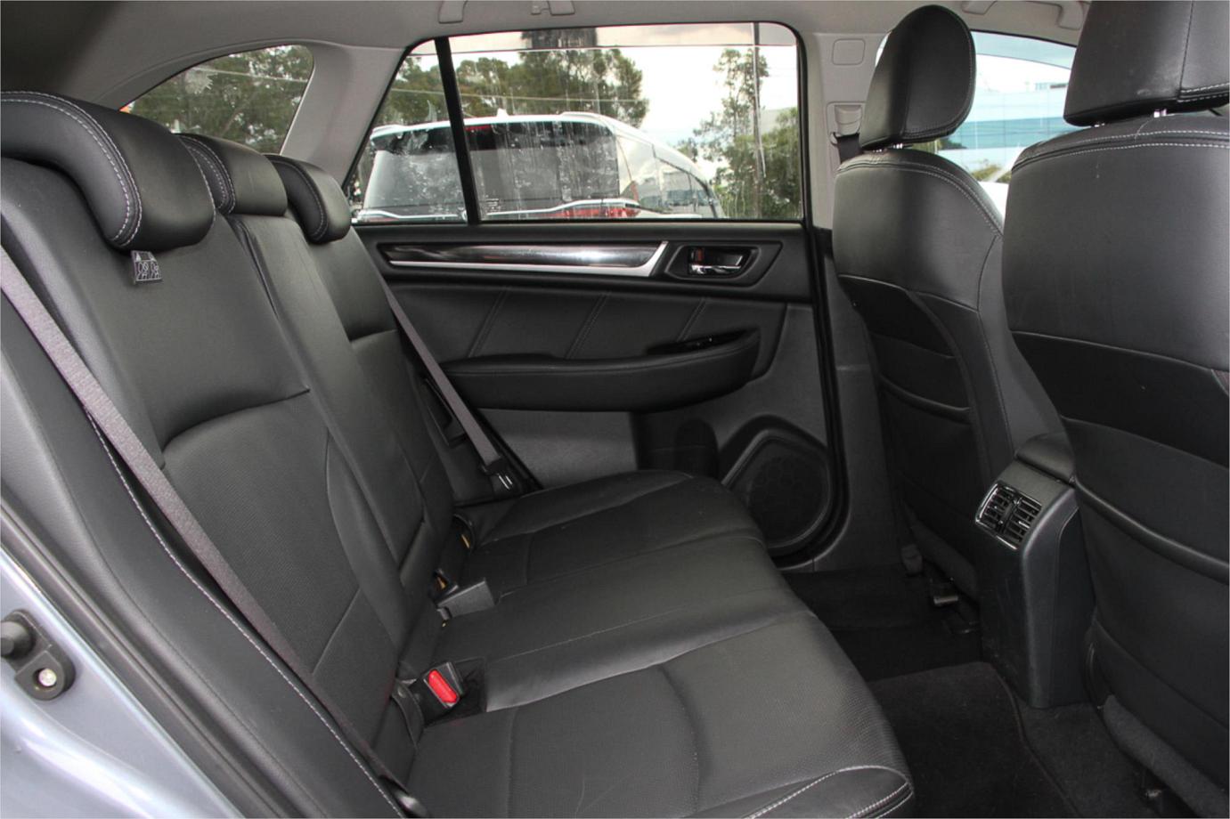 2017 Subaru Outback 2.0d Premium Exterior 2