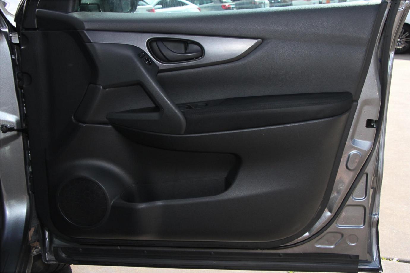 2017 Nissan Qashqai St Exterior 21