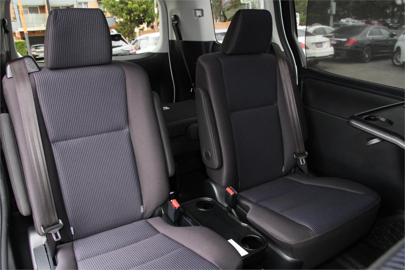 2018 Toyota Noah X (hybrid) Exterior 2
