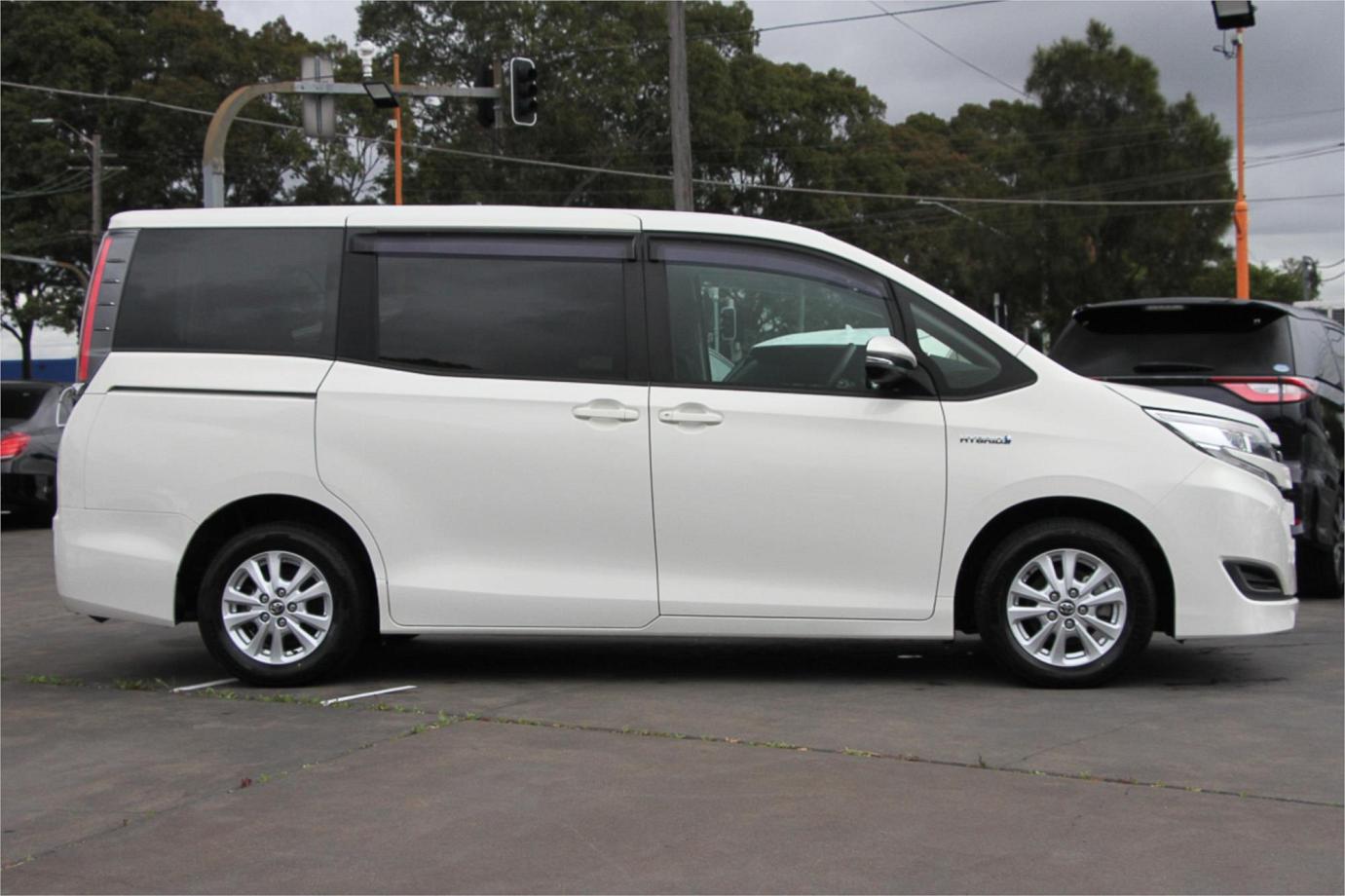 2018 Toyota Noah X (hybrid) Exterior 14