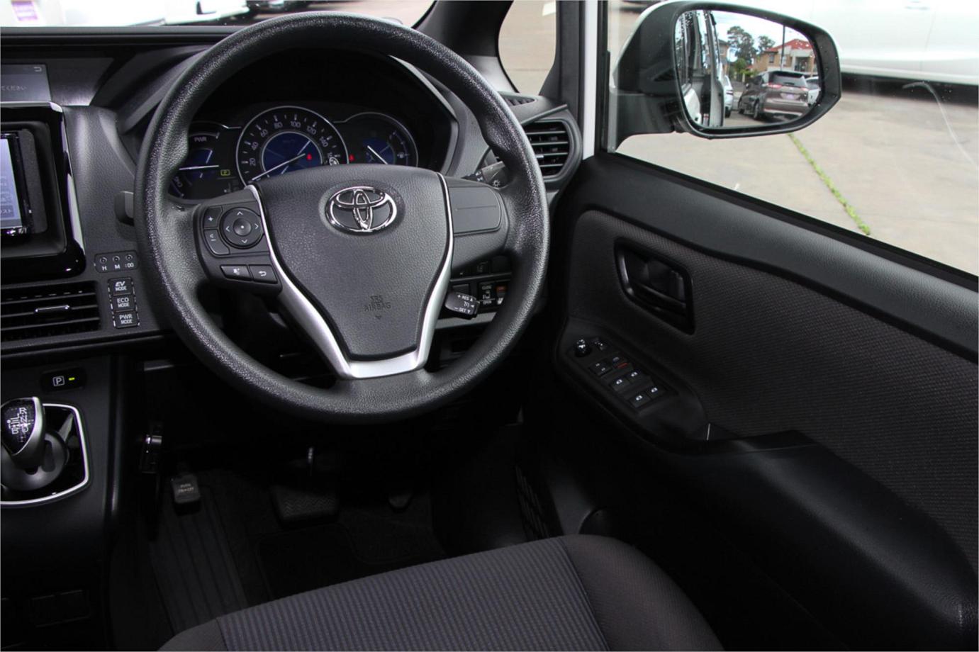 2018 Toyota Noah X (hybrid) Exterior 24